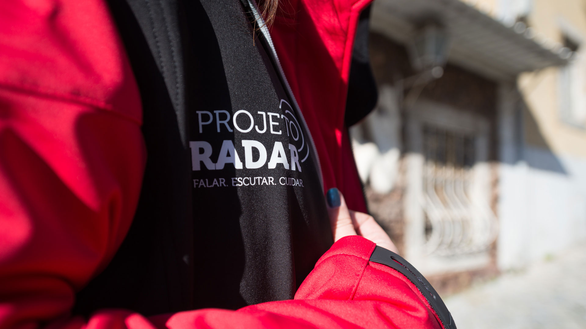 colete com o logotipo do projeto radar