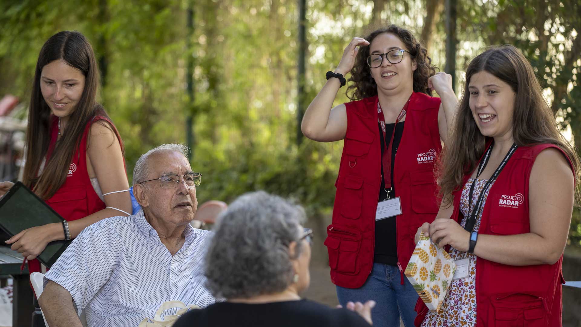 Voluntárias do Radar confraternizam com idosos