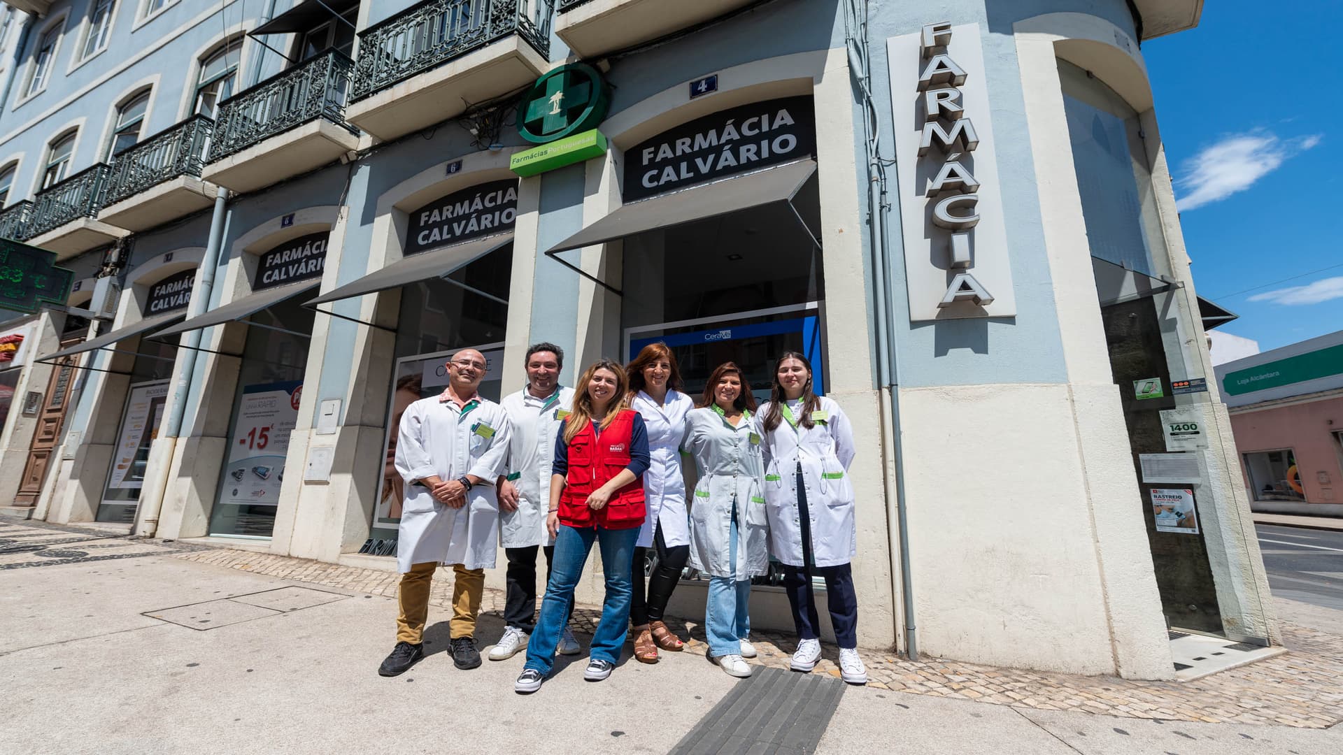 Colaboradores da Farmácia Calvário e voluntário do Radar