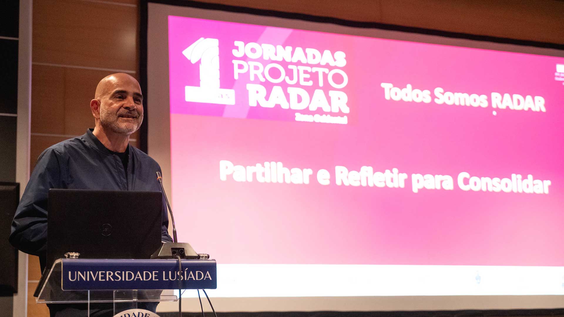 Mário Rui André, Coordenador do projeto RADAR, discursa no palco