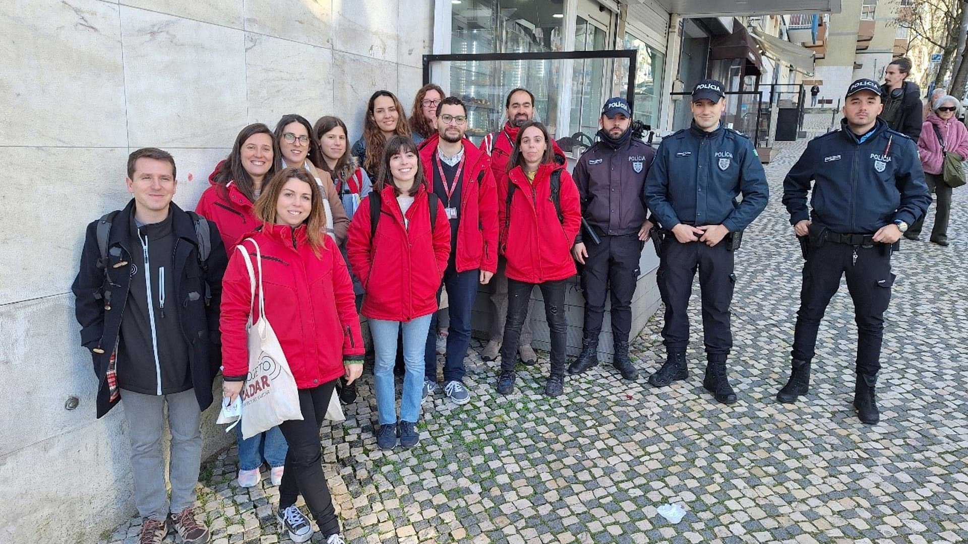 PSP e voluntários do Radar em São Domingos de Benfica